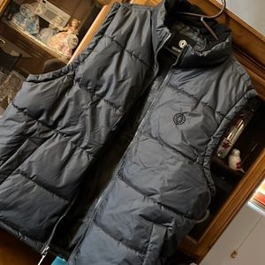 Black puffer vest